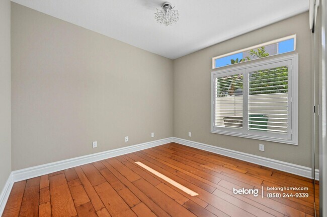 Building Photo - 4911 Amador Dr