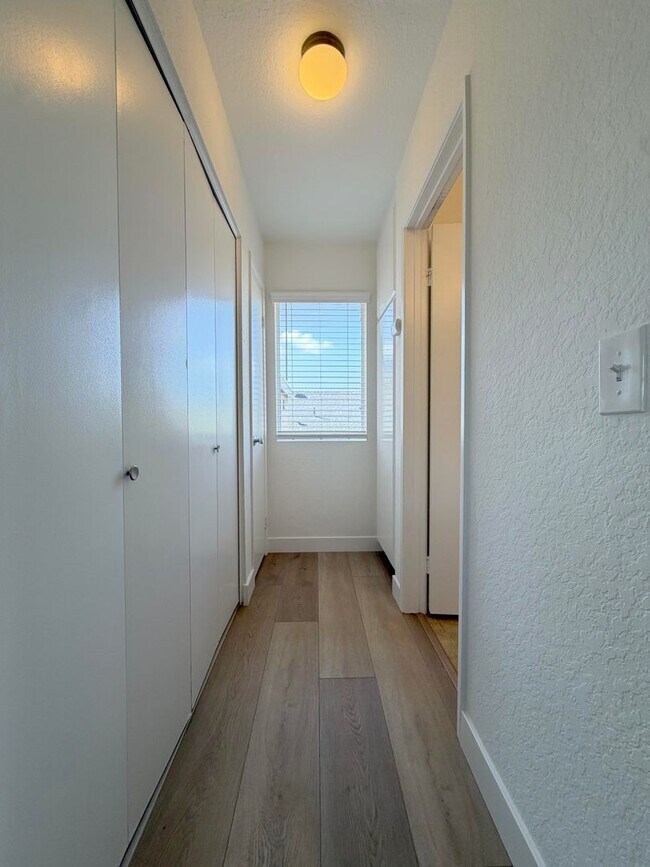 Building Photo - Alhambra Dr