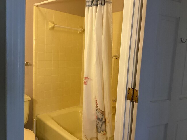 Building Photo - Beautiful Brick Ranch in Desirable Golf Course Community