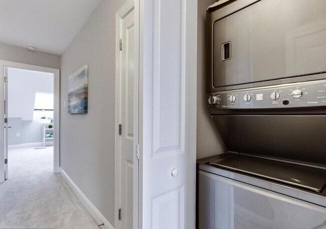Upstairs Hallway, Facing South - 1400 East Capitol St NE
