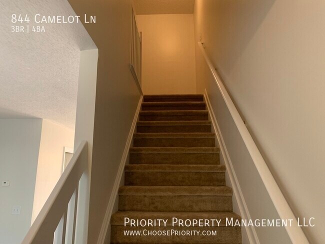 Building Photo - 844 Camelot Ln