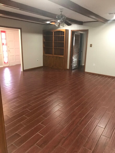 Building Photo - 15016 Lynbrook Dr