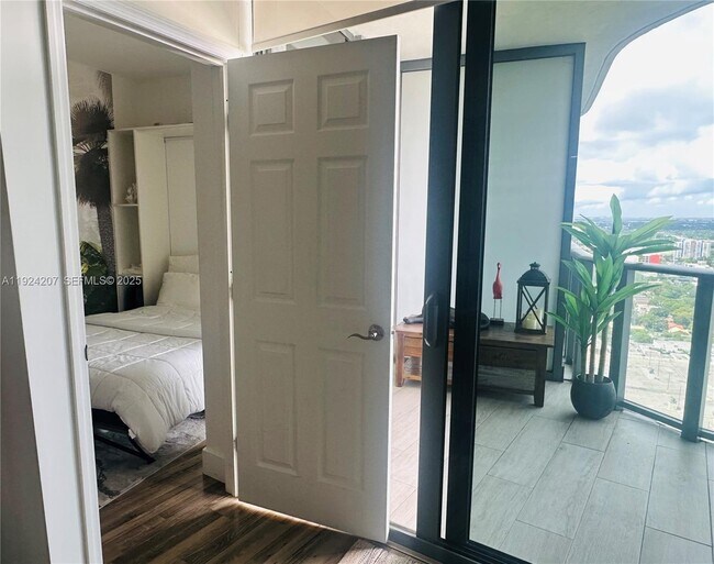 Building Photo - 121 NE 34th St