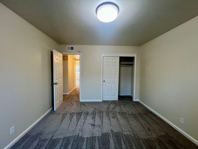 Building Photo - Renovated 2-bedroom, 1-bath Unit