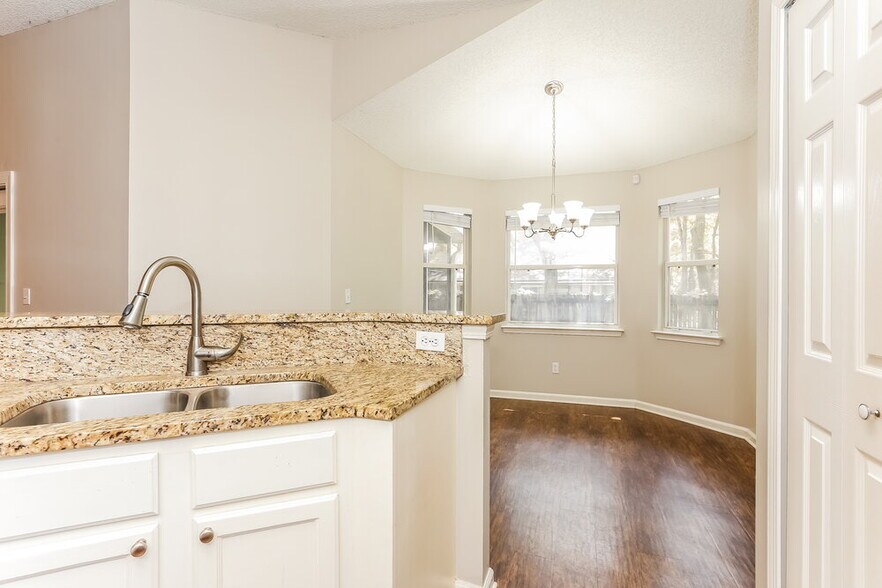 Building Photo - 3250 Guernsey Ct