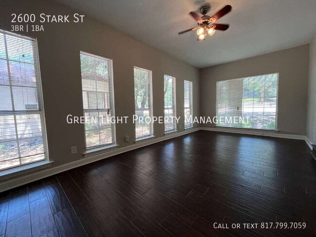 Building Photo - 2600 Stark St