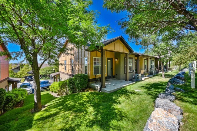 Building Photo - Stunning Row End Townhome In Excellent Loc...