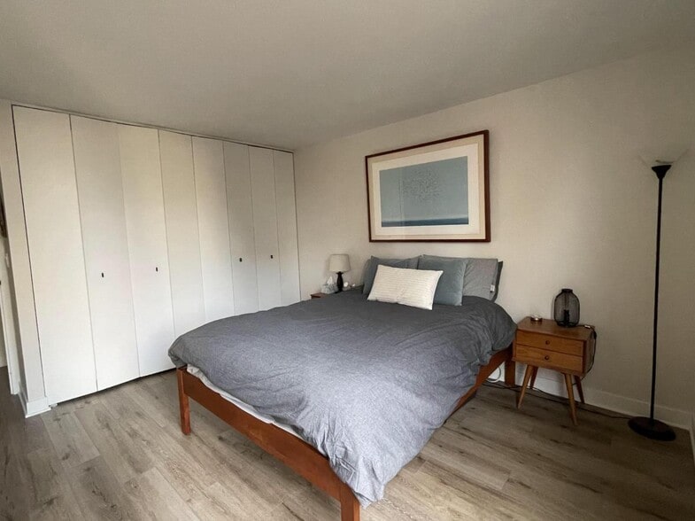 Building Photo - 70 W Huron St