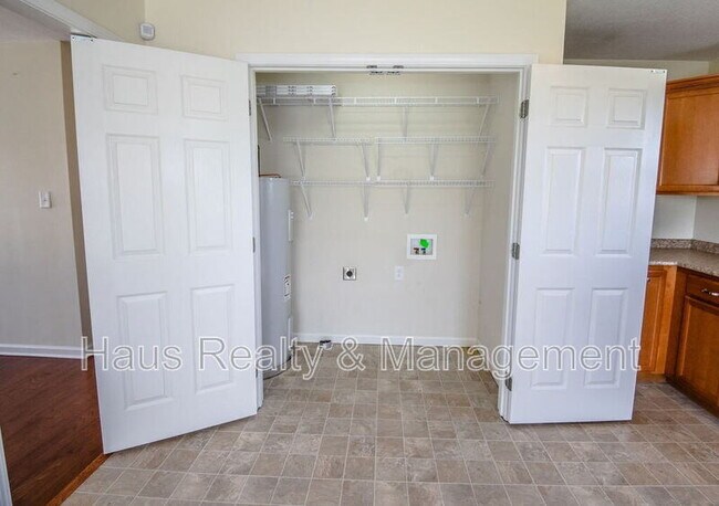 Building Photo - 955 Russet Dr
