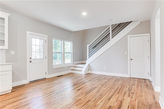 Building Photo - 870 Gaston St SW