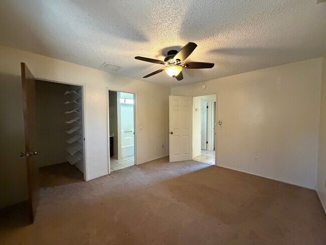 Building Photo - 3 Bedroom 2 Bathroom House with 2 Car Garage Located in Lenwood