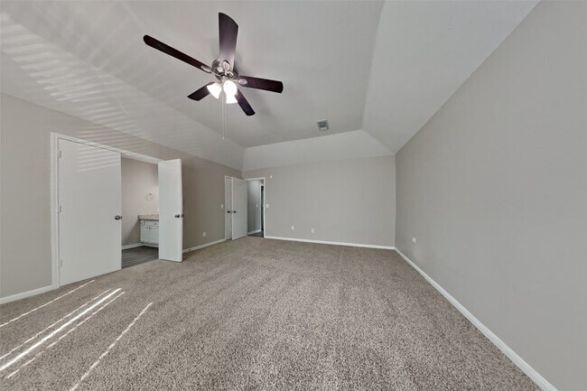 Building Photo - 19123 Oakway Dr