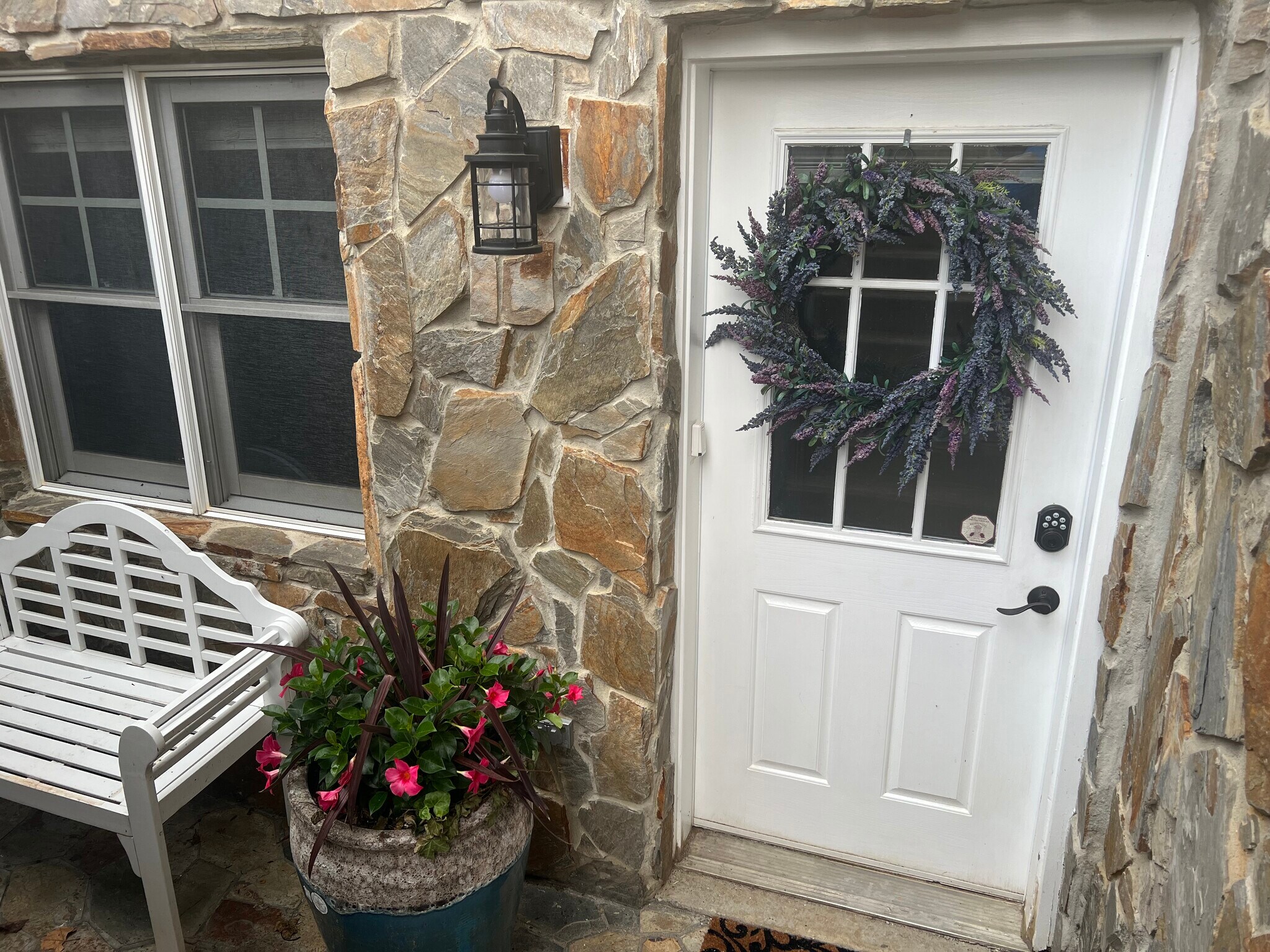 Entry - 19810 Silcott Springs Rd