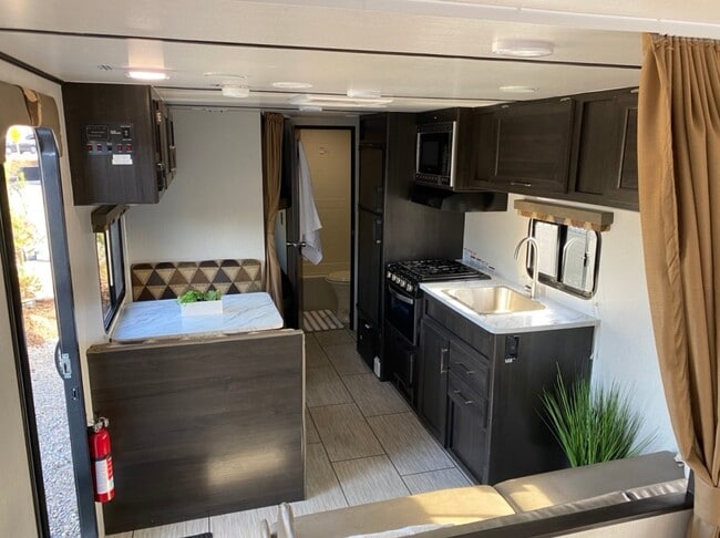 Interior - 1751 University Dr
