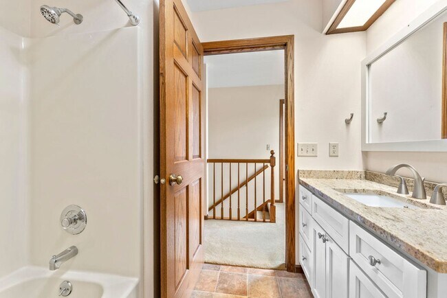 Building Photo - Perfect Townhome with Garage. PETS WELCOME