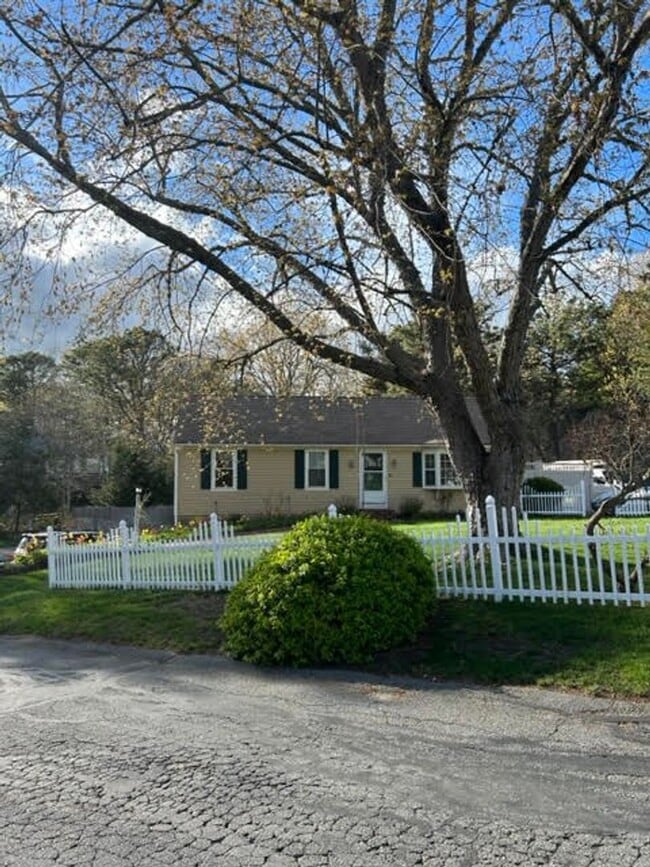 Building Photo - South Dennis Year Round 3 Bedroom House
