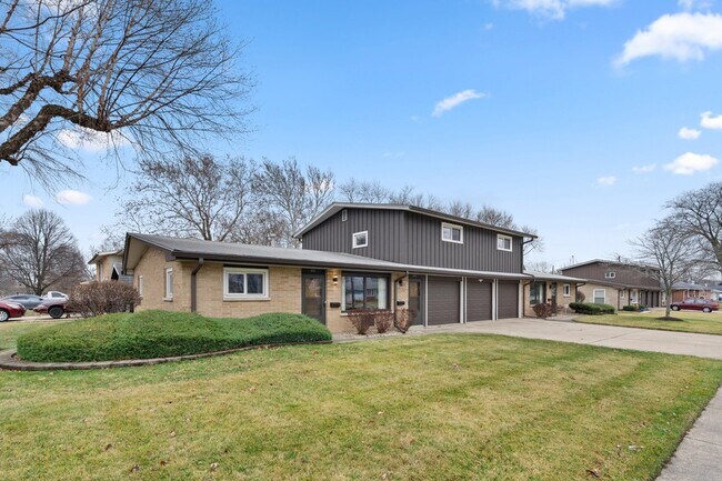Building Photo - 537-541 N Edgelawn Drive Unit 539