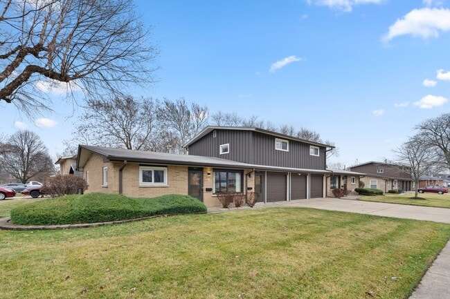 Building Photo - 537-541 N Edgelawn Drive Unit 541