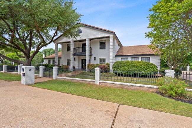 Building Photo - 129 The Hills Dr