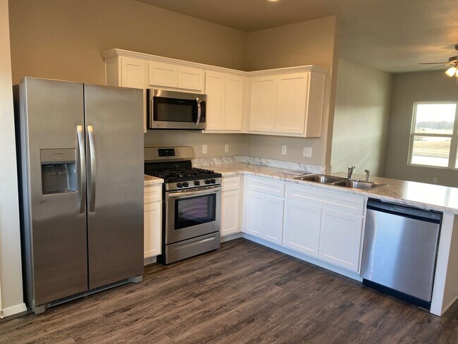 Building Photo - Your Next Home Awaits! Pre-Leasing This 3-Bedroom, 2-Bath Home with a Wooden Privacy Fence in Che...