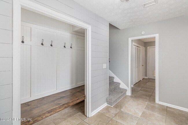 Building Photo - 2867 Holly Bay Rd