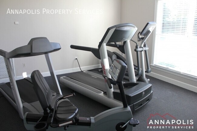 Building Photo - 621 Admiral Dr