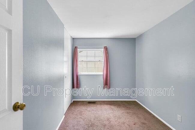 Building Photo - 802 Stratford Dr