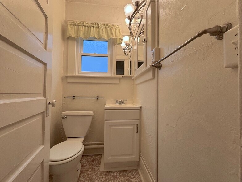 Building Photo - 40 Brooks Ave