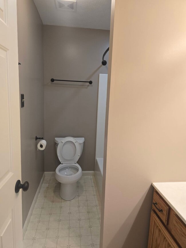 Building Photo - 5621 Queen Anne Ct