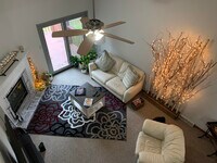 Building Photo - 107 Hollyridge Ln