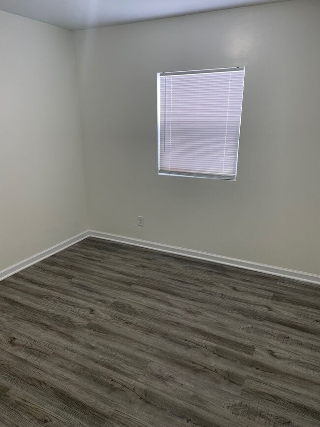 Building Photo - Renovated Home in Miller Area