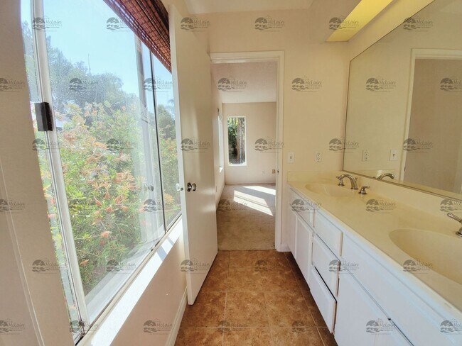 Building Photo - 3 Bedroom, 2.5 Bathroom in Rancho Del Oro!