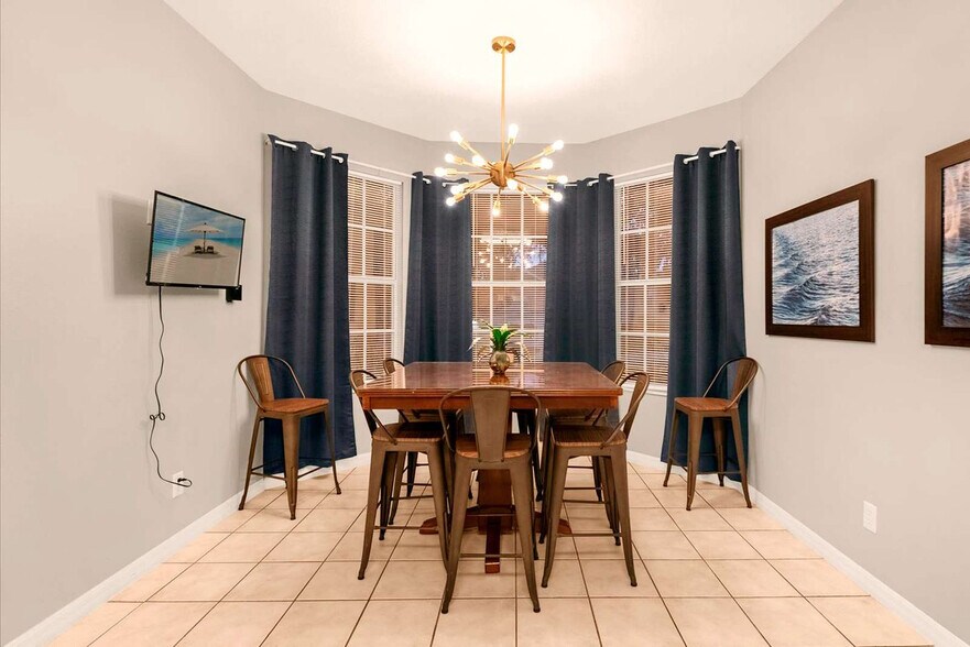 Building Photo - 337 Orista Dr