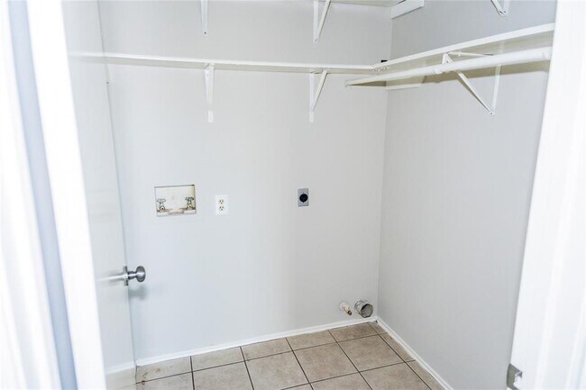 Building Photo - 6311 Laurel Bush Ln