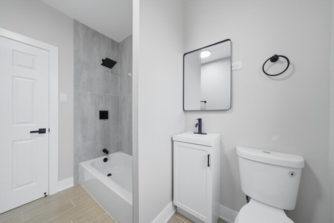 Building Photo - 7520 1/2 N Seeley Ave