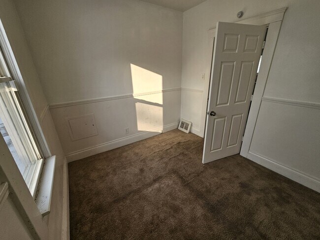 Building Photo - 4002 Robert Ave