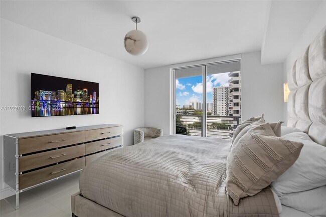 Building Photo - 2831 N Ocean Blvd