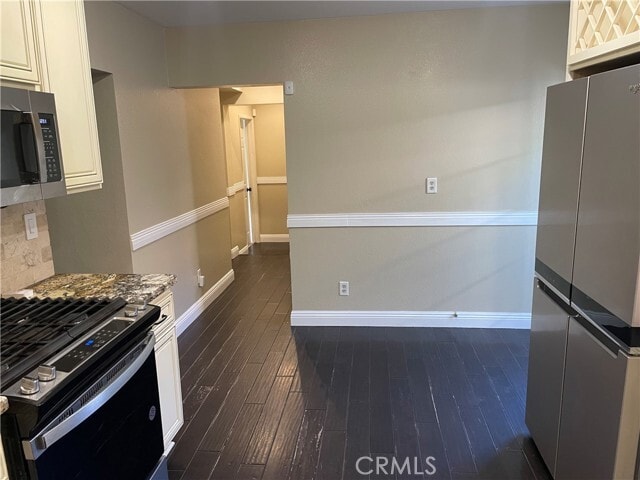 Building Photo - 1188 W Cypress Ave