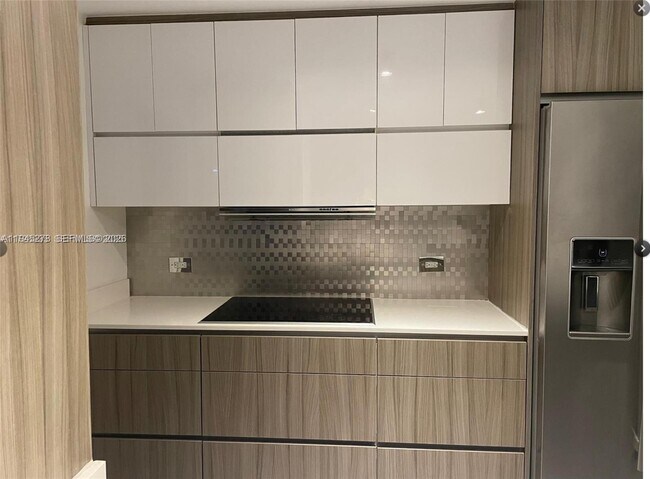 Building Photo - 600 NE 27th St