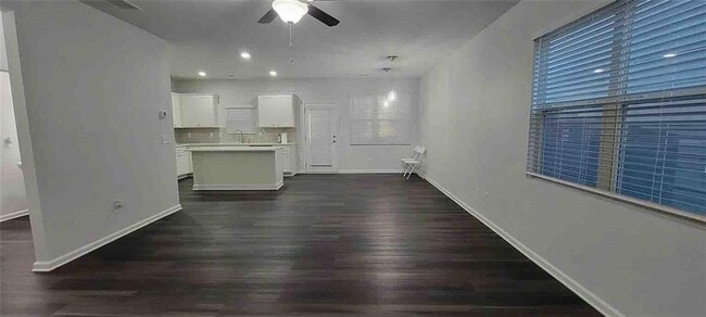 Building Photo - 36 Laurel Dr E