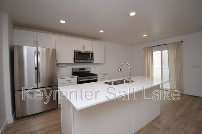 Building Photo - 397 N Buoy Ln