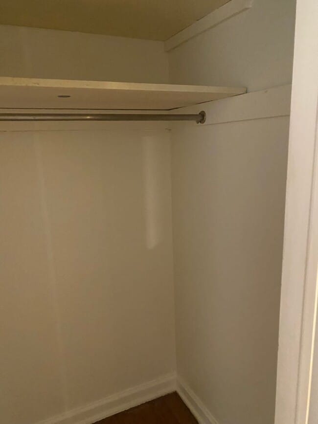 Building Photo - Charming cottage with recently updated kitchen and bath