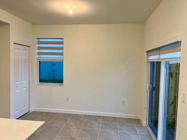 Building Photo - 2776 SE 26th Ave