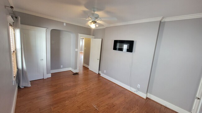 Building Photo - Renovated 3 Bedroom 3 Bathroom