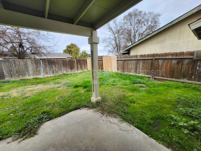 Building Photo - 2546 W Victor Ct