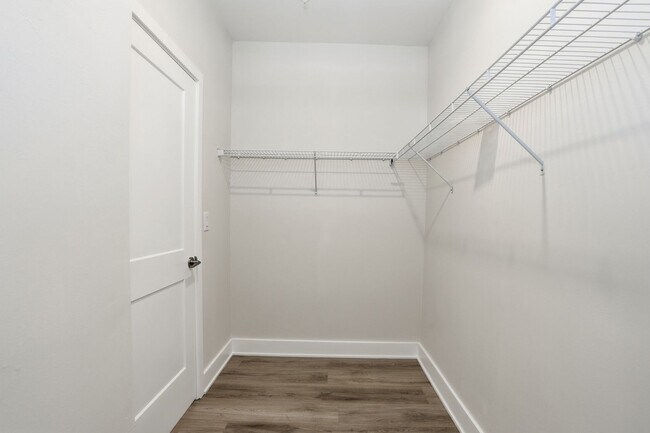 Building Photo - Fully Furnished 3 Bedroom, 3.5 Bath Townhome