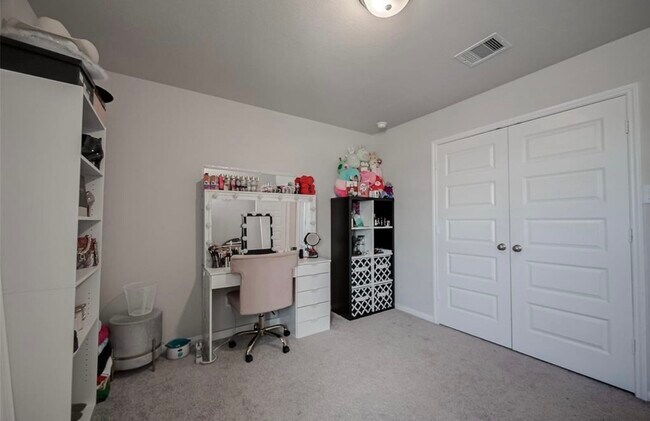 Building Photo - 1123 Vine House Dr