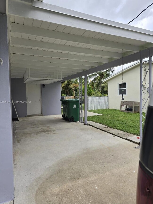 Building Photo - 5189 SW 95th Ave