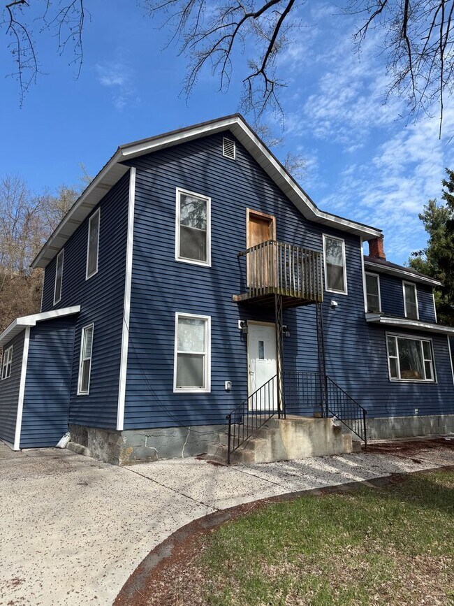 Building Photo - 226 Ferry St