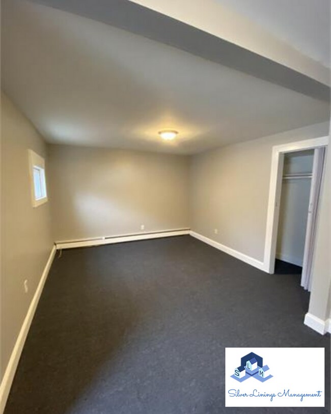 Building Photo - 206 Connors St
